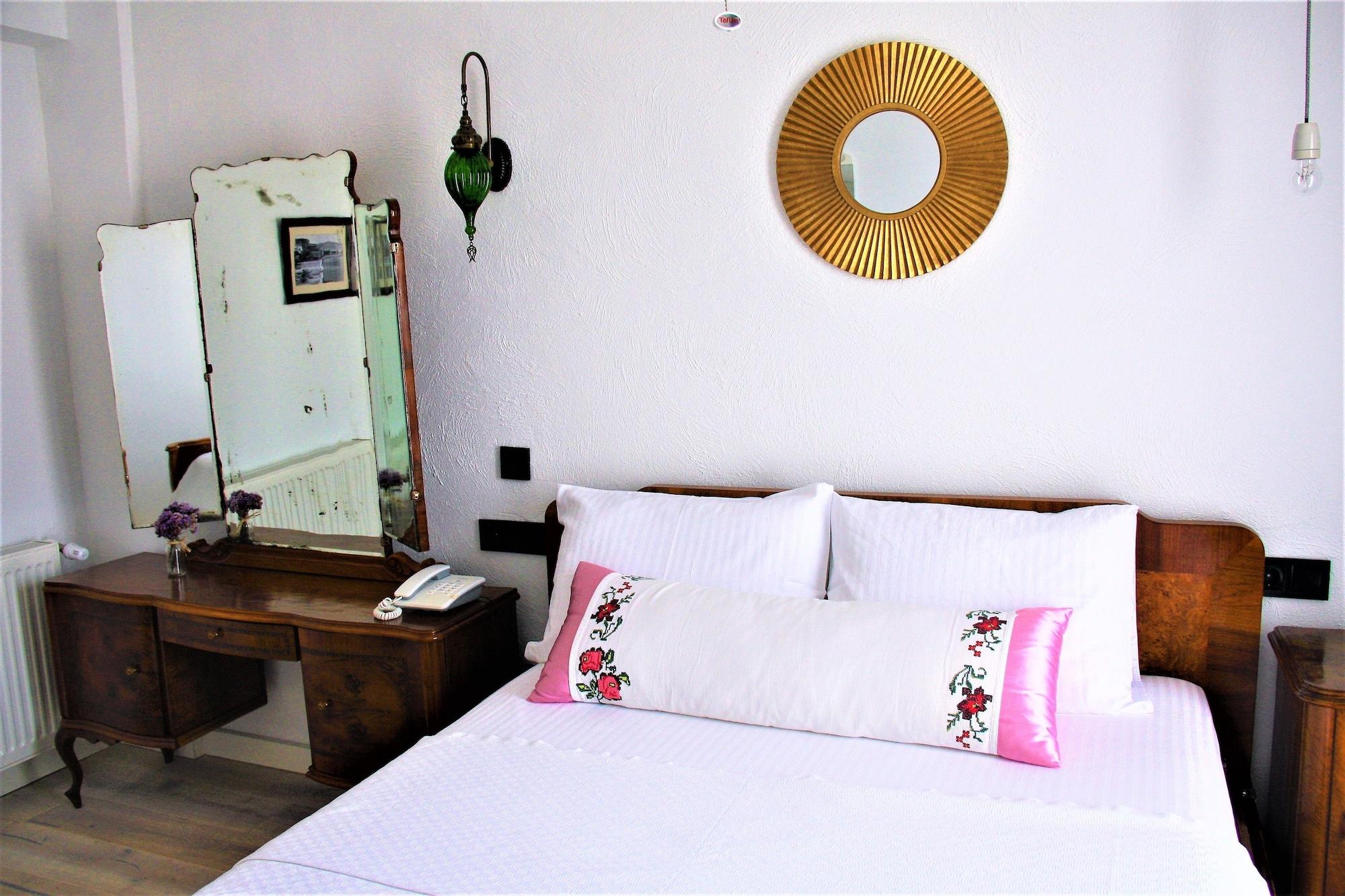 Hotel Amphora Foça Esterno foto