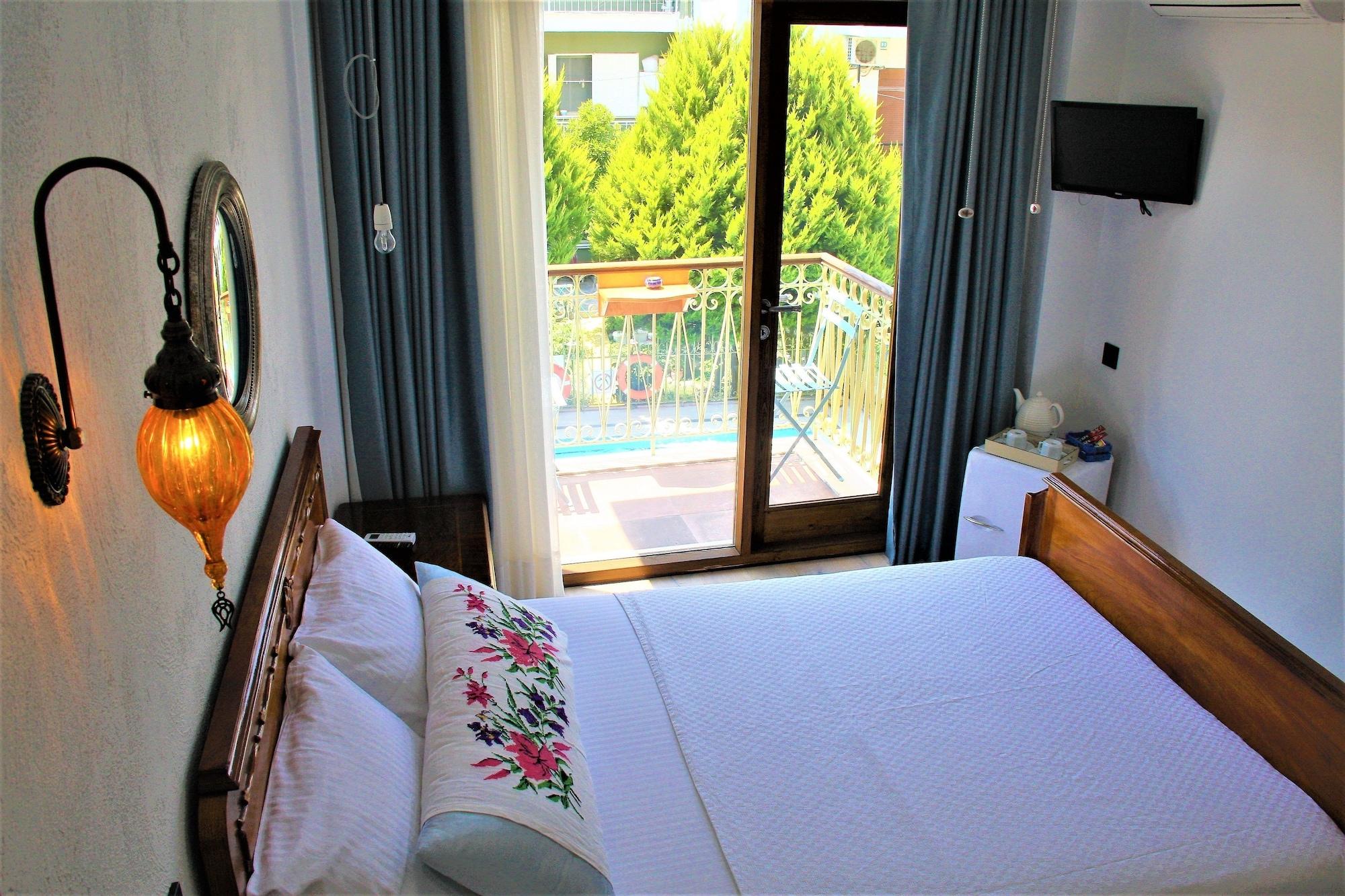 Hotel Amphora Foça Esterno foto