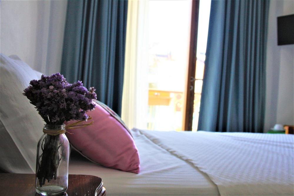 Hotel Amphora Foça Esterno foto