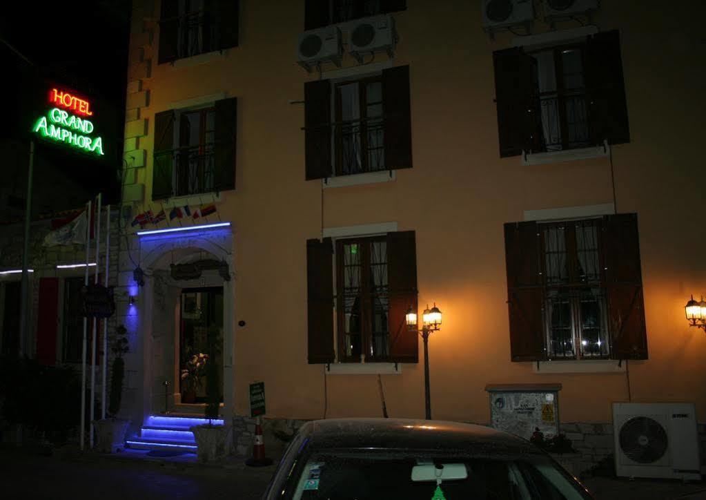 Hotel Amphora Foça Esterno foto